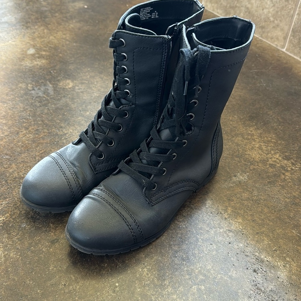 Women’s black boots